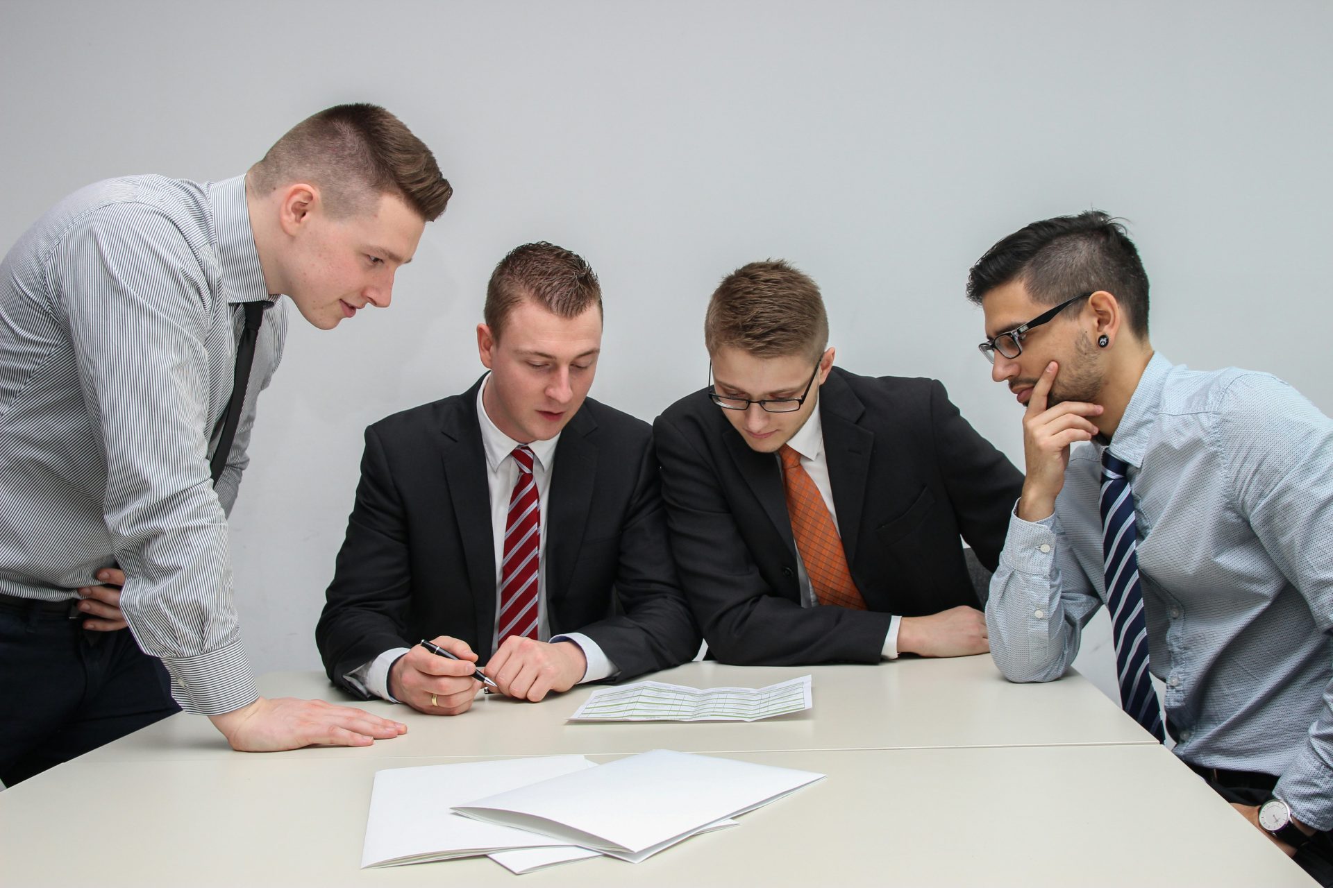 Professionelle Frau im Anzug

